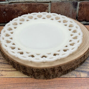 Vtg Westmoreland Glass Forget Me Not Milk Glass Floral Lattice Plate‎ UV Glow